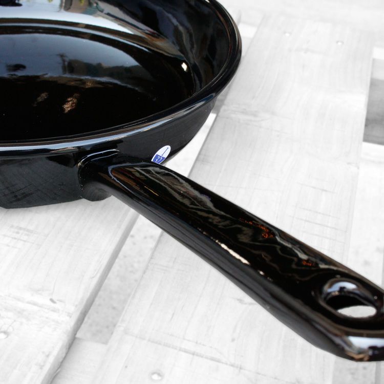 ミュンダー ホーロー製 フライパン 24cm ブラック 琺瑯 エナメル IH対応 直火対応 オーブン対応 おしゃれ | アメリカン雑貨COLOUR  カラー